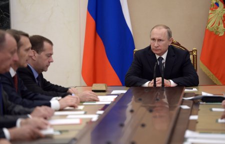 Владимир Путин провёл заседание Совбеза, посвятив его развитию РФ, урегулированию в САР и прекращению ДРСМД Владимир Путин провёл заседание Совбеза, посвятив его развитию РФ, урегулированию в САР и прекращению ДРСМД